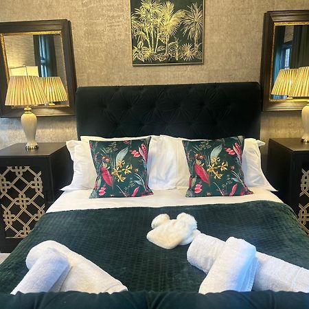 Park View Is A Beautiful Whole Entire House Close To Town Centre, Sleeps 8 In 4 Rooms, 2 Doubles And 4 Single Beds With 2 Shower Rooms, Available For Holidays, Insurance Stays, Trades People, Contractors, Pets Welcome Wisbech Exterior photo