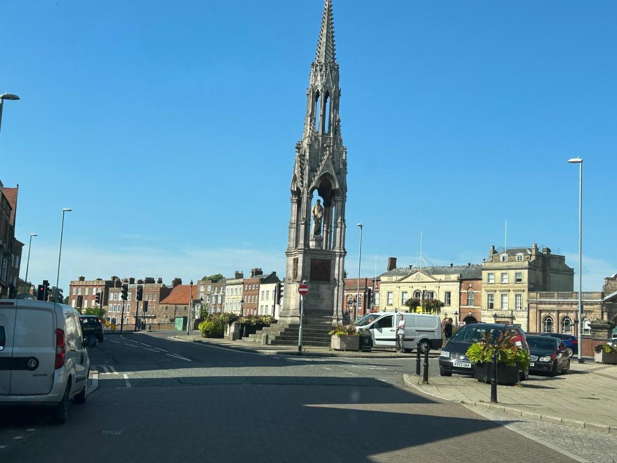 Park View Is A Beautiful Whole Entire House Close To Town Centre, Sleeps 8 In 4 Rooms, 2 Doubles And 4 Single Beds With 2 Shower Rooms, Available For Holidays, Insurance Stays, Trades People, Contractors, Pets Welcome Wisbech Exterior photo