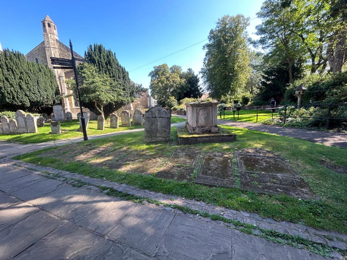 Park View Is A Beautiful Whole Entire House Close To Town Centre, Sleeps 8 In 4 Rooms, 2 Doubles And 4 Single Beds With 2 Shower Rooms, Available For Holidays, Insurance Stays, Trades People, Contractors, Pets Welcome Wisbech Exterior photo
