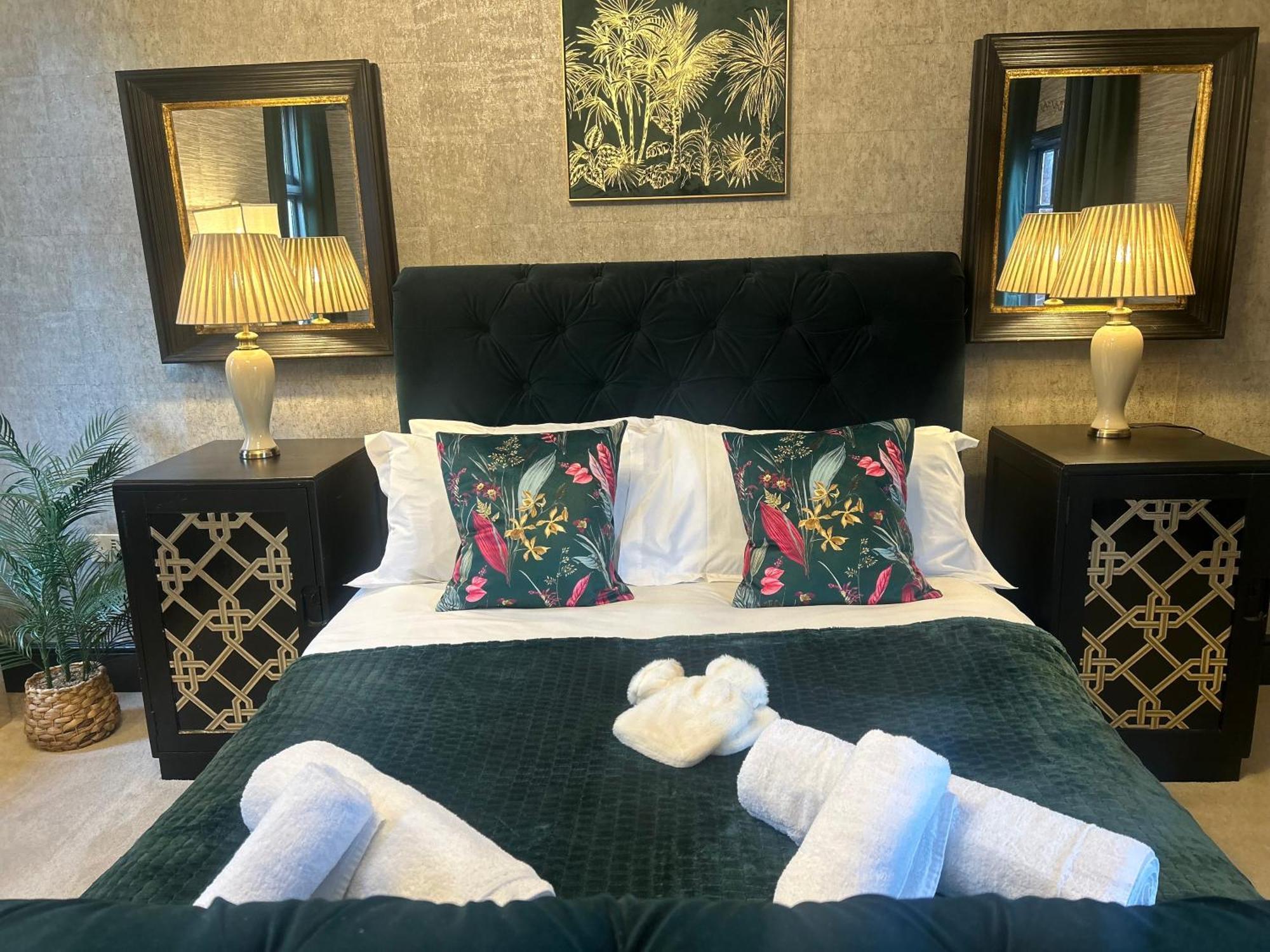Park View Is A Beautiful Whole Entire House Close To Town Centre, Sleeps 8 In 4 Rooms, 2 Doubles And 4 Single Beds With 2 Shower Rooms, Available For Holidays, Insurance Stays, Trades People, Contractors, Pets Welcome Wisbech Exterior photo
