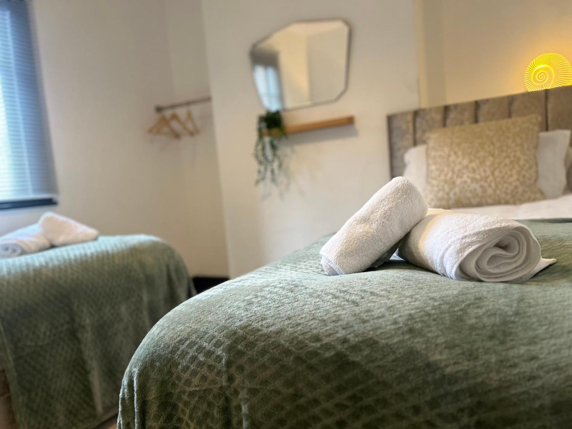 Park View Is A Beautiful Whole Entire House Close To Town Centre, Sleeps 8 In 4 Rooms, 2 Doubles And 4 Single Beds With 2 Shower Rooms, Available For Holidays, Insurance Stays, Trades People, Contractors, Pets Welcome Wisbech Exterior photo