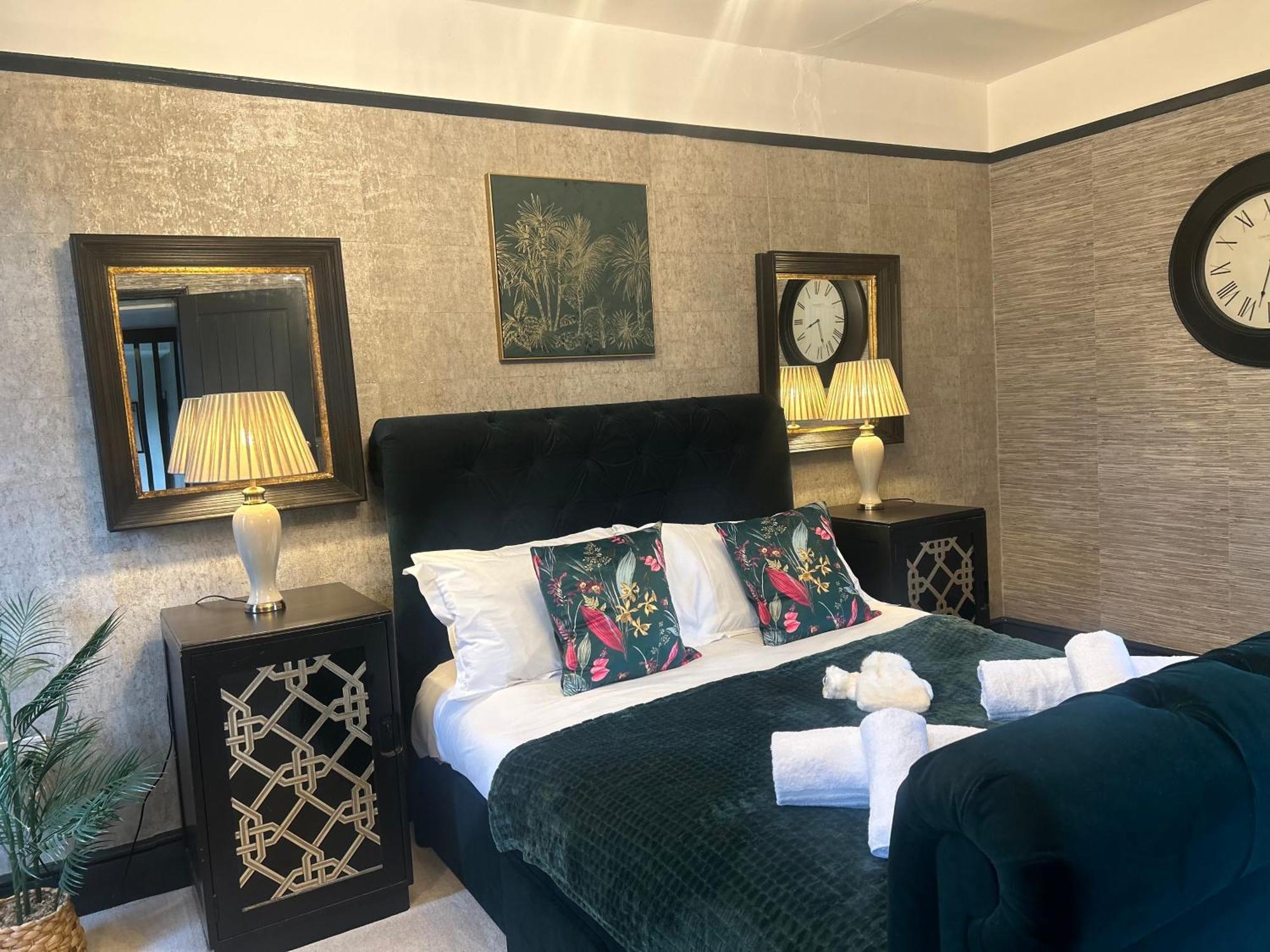 Park View Is A Beautiful Whole Entire House Close To Town Centre, Sleeps 8 In 4 Rooms, 2 Doubles And 4 Single Beds With 2 Shower Rooms, Available For Holidays, Insurance Stays, Trades People, Contractors, Pets Welcome Wisbech Exterior photo