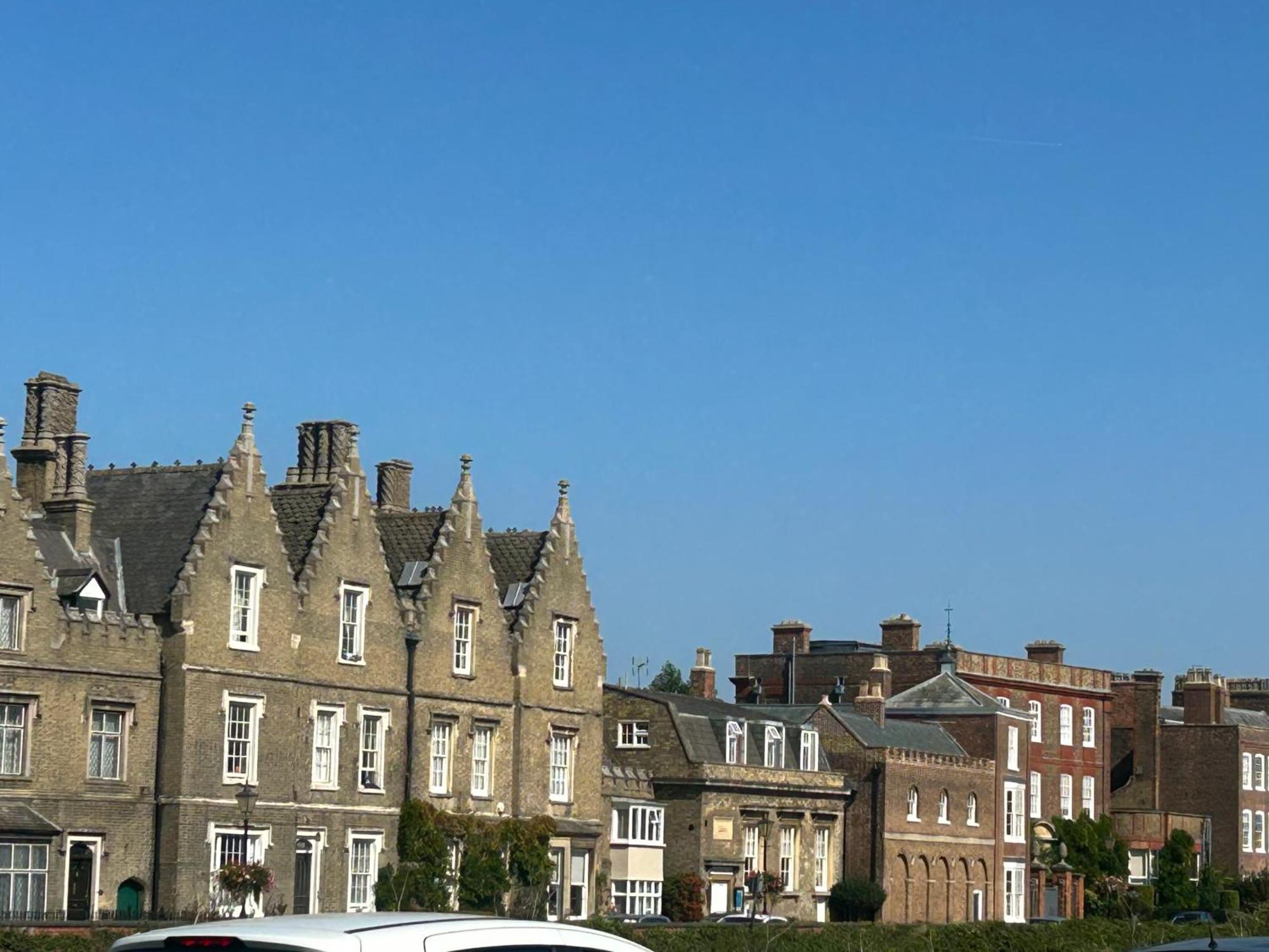 Park View Is A Beautiful Whole Entire House Close To Town Centre, Sleeps 8 In 4 Rooms, 2 Doubles And 4 Single Beds With 2 Shower Rooms, Available For Holidays, Insurance Stays, Trades People, Contractors, Pets Welcome Wisbech Exterior photo